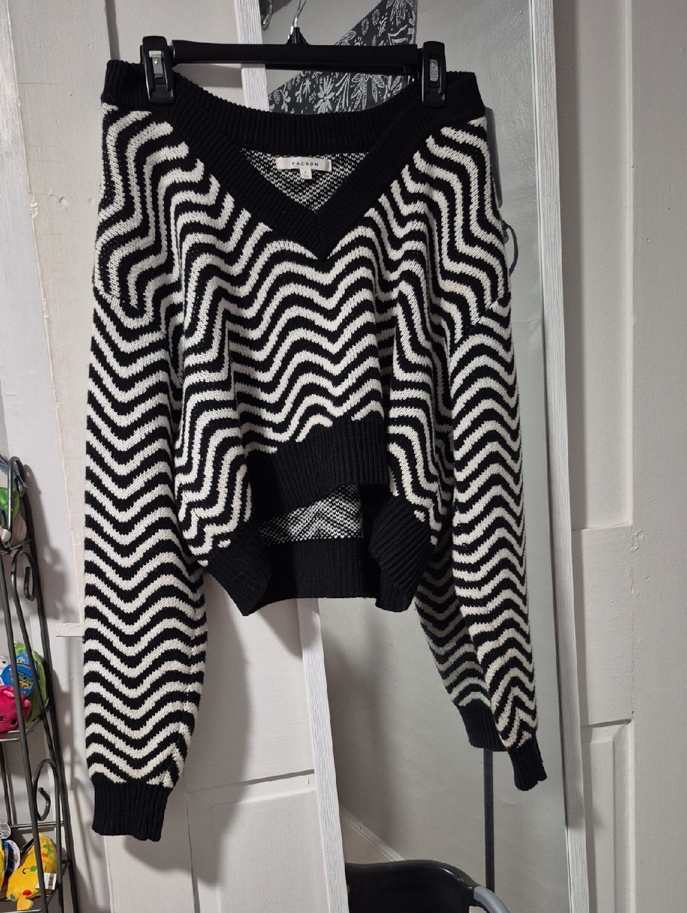 4PacSun Black & White Chevron Oversized V-Neck Sweater